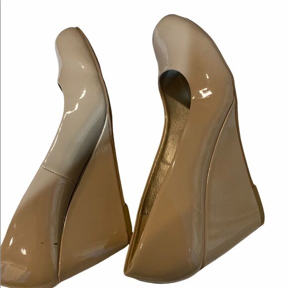 CL By Laundry Women’s Dress Taupe Wedges • 9 wide - Picture 5 of 13